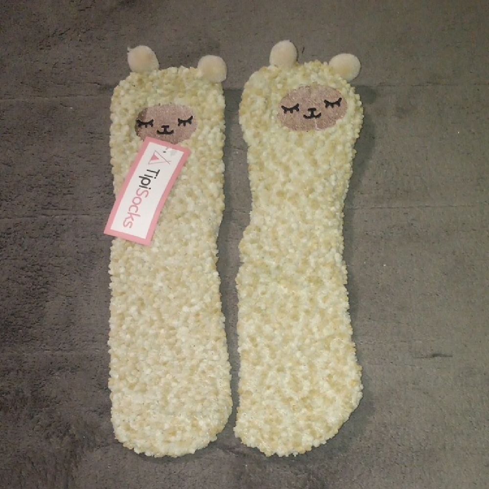 🎁 NWT TipiSocks Llama Fluffy Socks